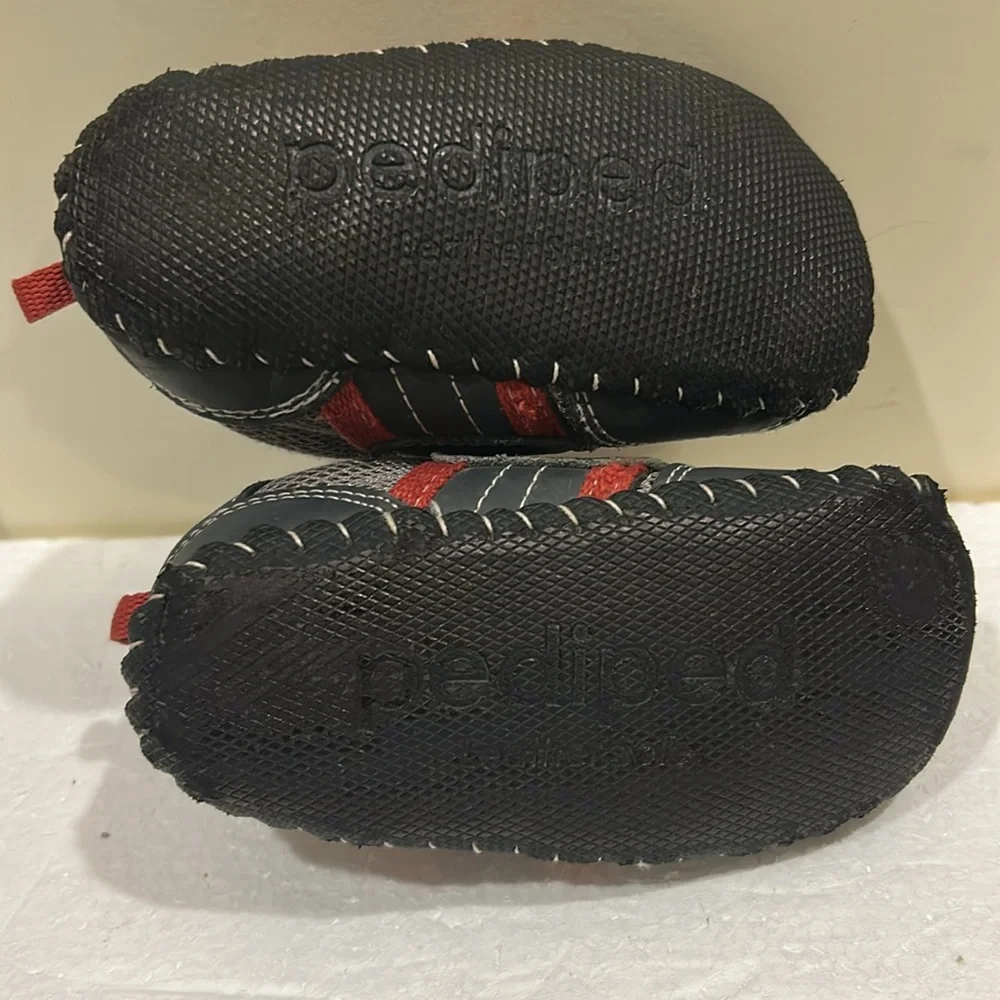 Pediped kids mesh/leather wide loop closure size 5.5-6 (18-24M) black red
